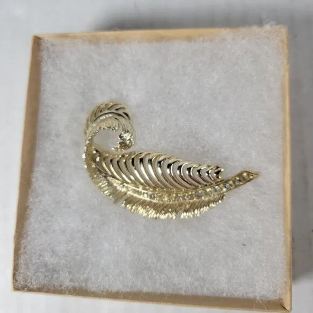 Gold Tone Feather Floral Feminine Classic Crystal Brooch